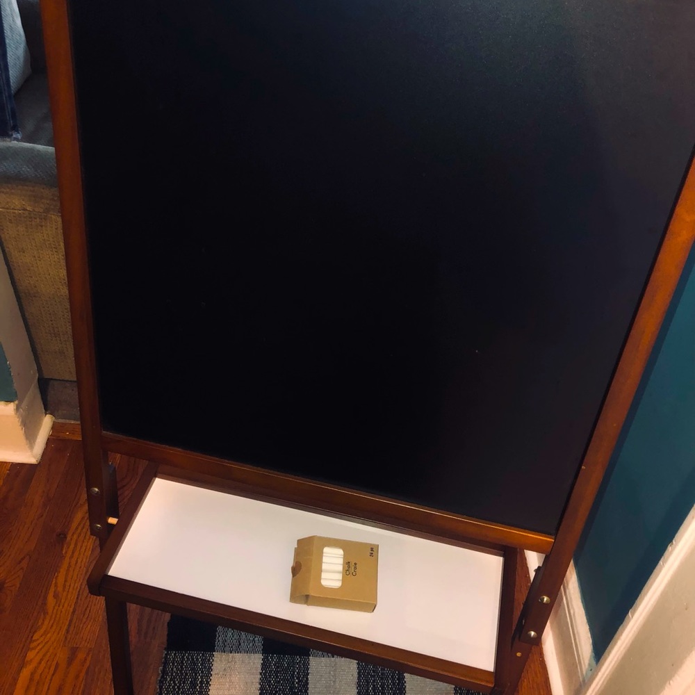 Kids 2 sided Easel with Black board and white board … Barely Used